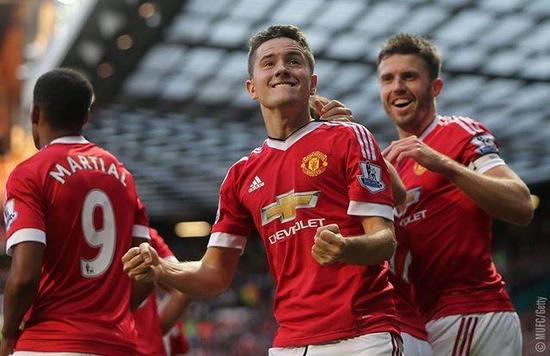 他几乎毫不 他几乎毫不